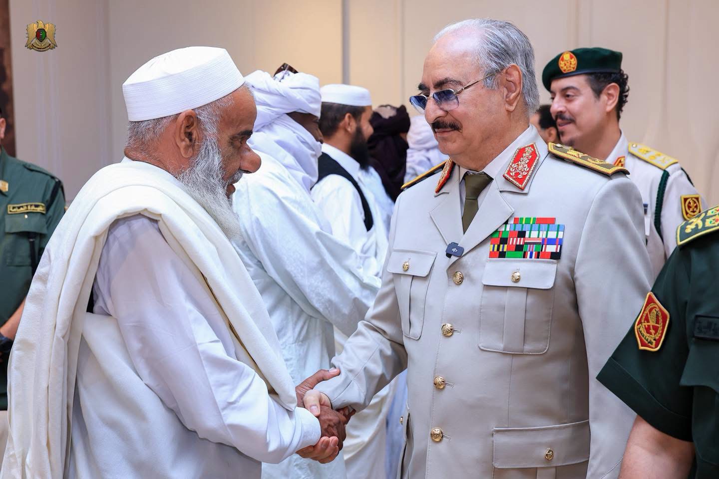 القائد العام للقوات المسلحة المشير أركان حرب خليفة أبوالقاسم حفتر يستقبل مشايخ وأعيان قبائل الأمازيغ والزنتان والجبل الغربي