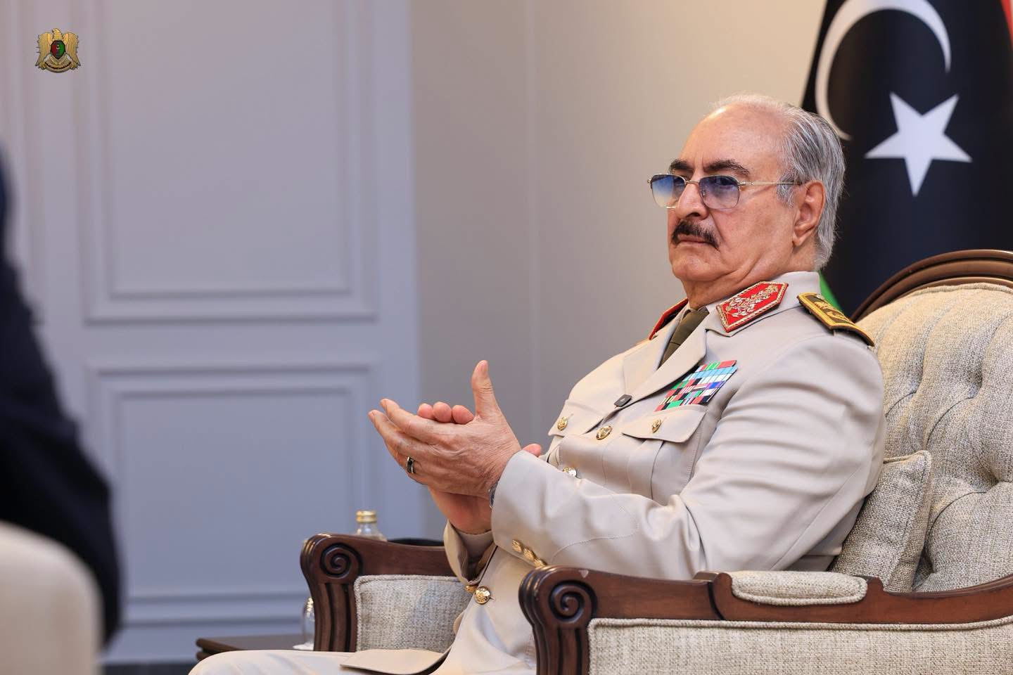 القائد العام للقوات المسلحة المشير أركان حرب خليفة أبوالقاسم حفتر يستقبل مشايخ وأعيان قبائل الأمازيغ والزنتان والجبل الغربي