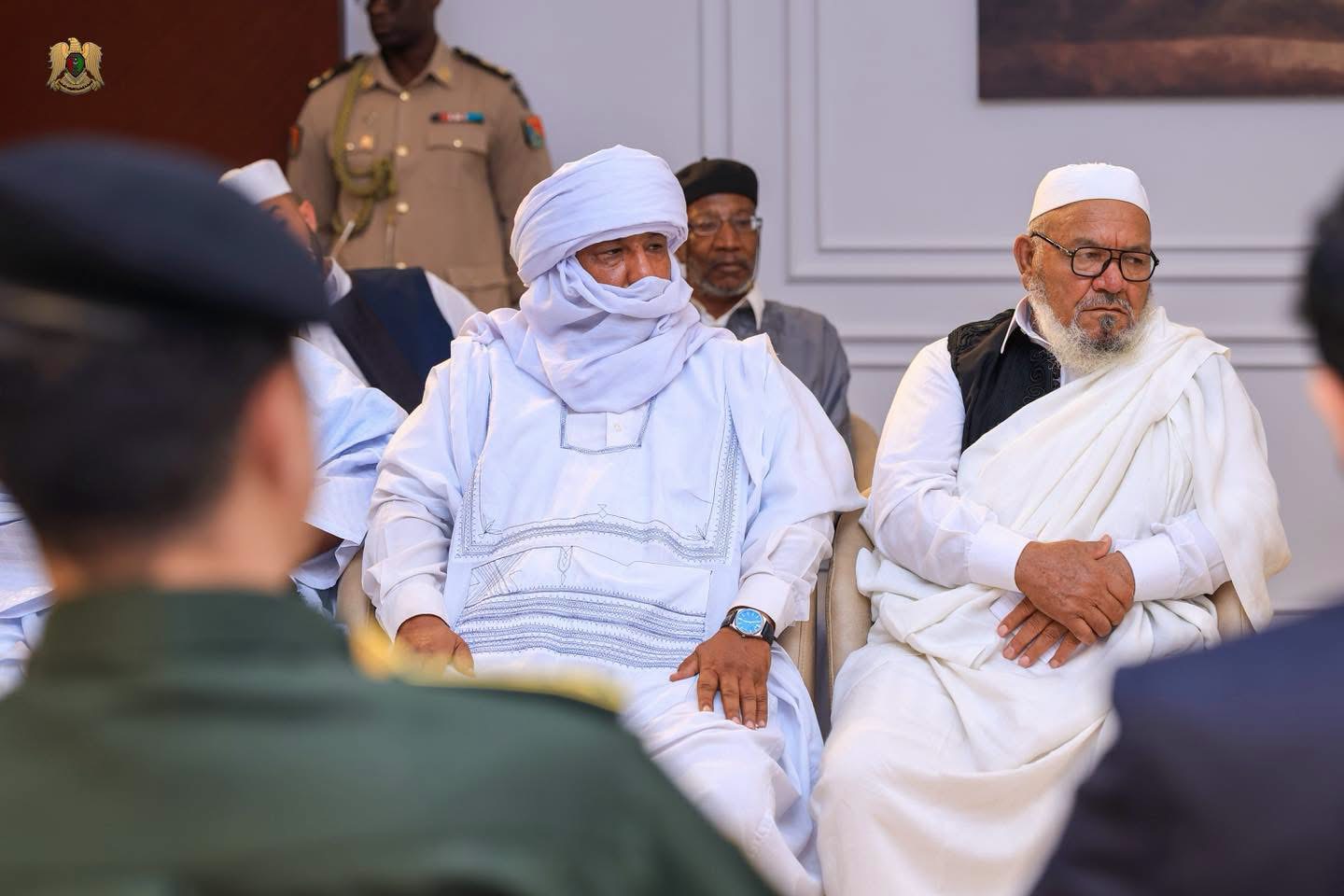 القائد العام للقوات المسلحة المشير أركان حرب خليفة أبوالقاسم حفتر يستقبل مشايخ وأعيان قبائل الأمازيغ والزنتان والجبل الغربي
