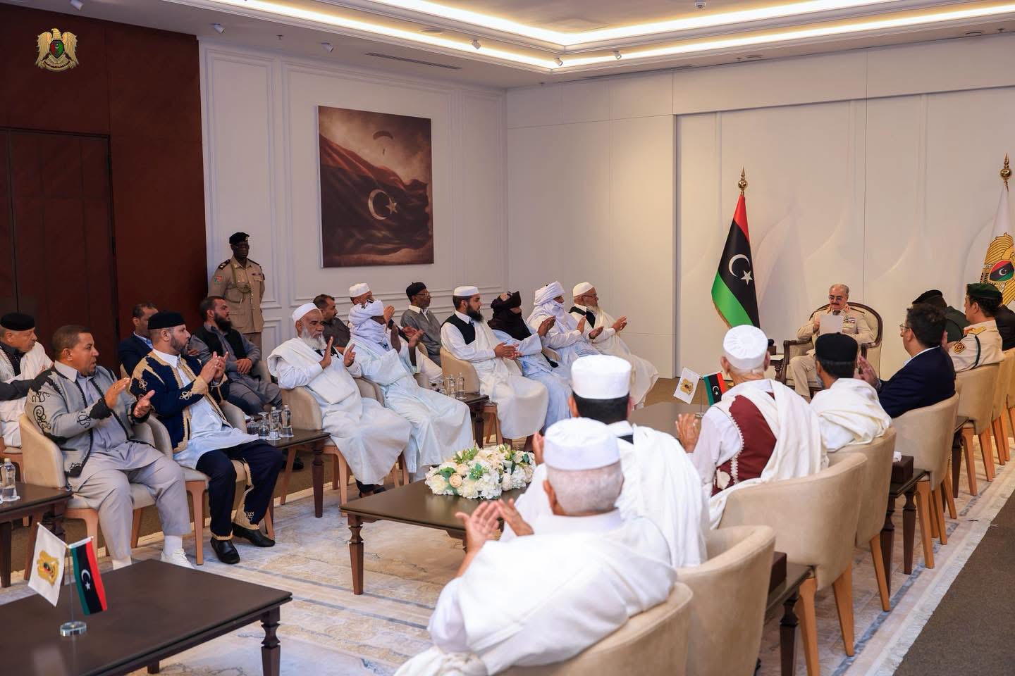 القائد العام للقوات المسلحة المشير أركان حرب خليفة أبوالقاسم حفتر يستقبل مشايخ وأعيان قبائل الأمازيغ والزنتان والجبل الغربي