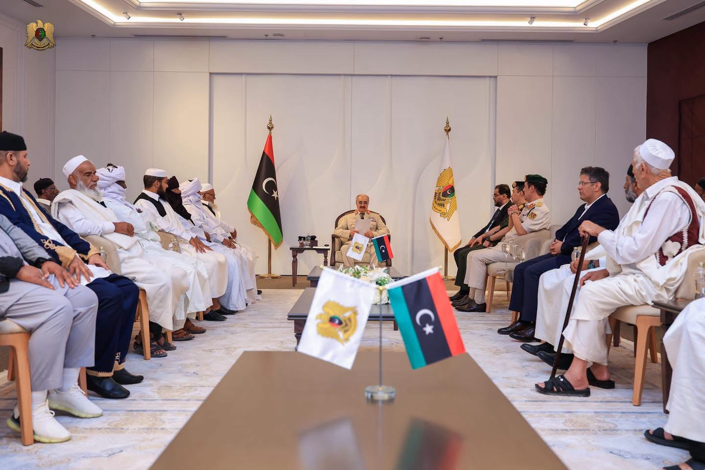 القائد العام للقوات المسلحة المشير أركان حرب خليفة أبوالقاسم حفتر يستقبل مشايخ وأعيان قبائل الأمازيغ والزنتان والجبل الغربي