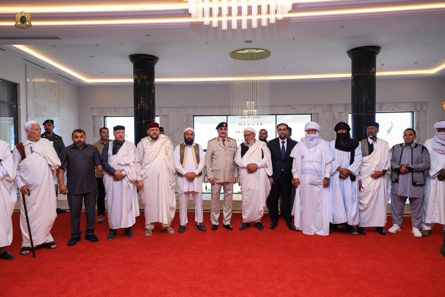 القائد العام للقوات المسلحة المشير أركان حرب خليفة أبوالقاسم حفتر يستقبل مشايخ وأعيان قبائل الأمازيغ والزنتان والجبل الغربي