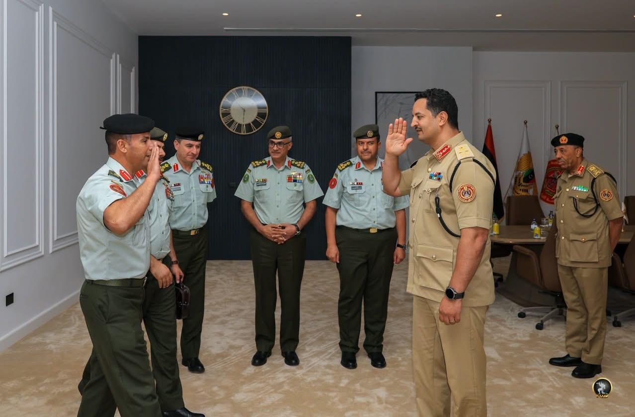 رئيس الأركان العامة للقوات المسلحة الفريق اول  ركن خالد حفتر يبحث مع قيادات عسكرية أردنية تعزيز التعاون والتدريب المشترك