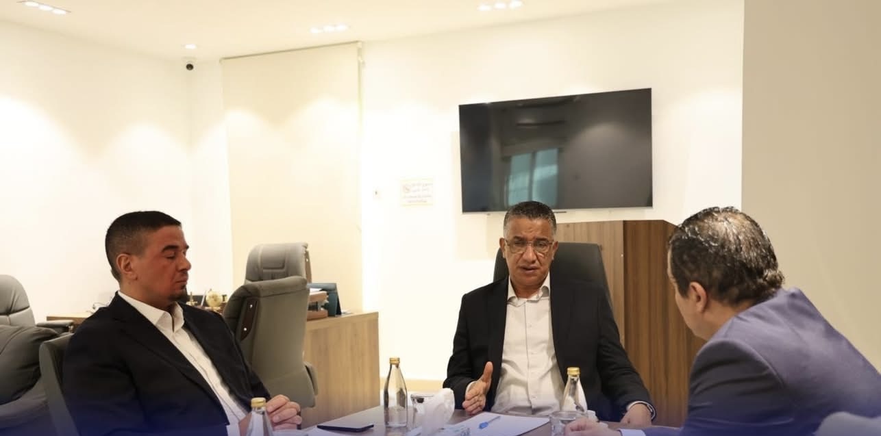 الغرفة التجارية بنغازي تبحث مع القنصلية المصرية تعزيز التعاون والتبادل التجاري