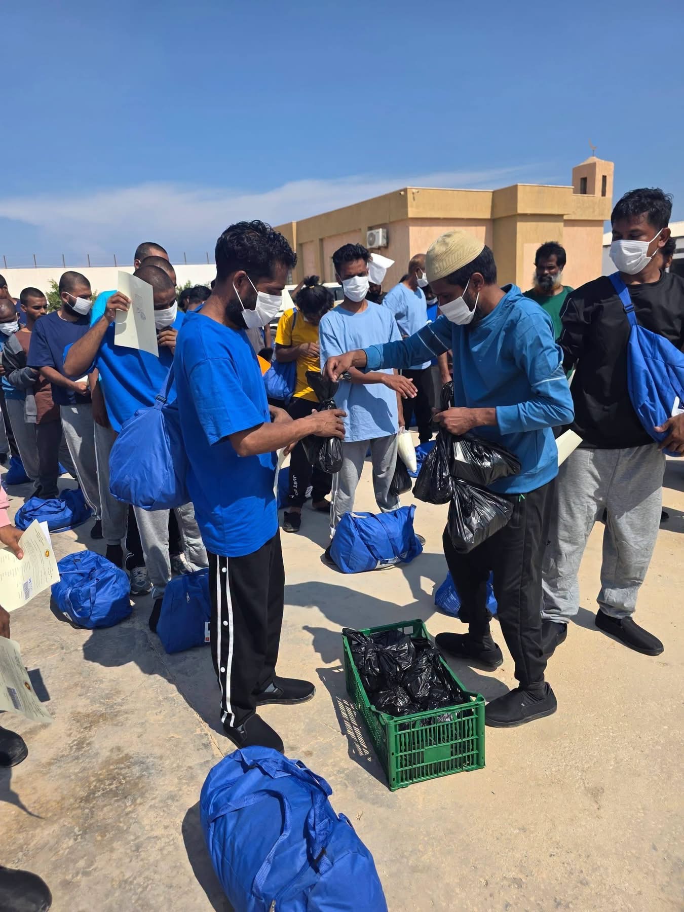 ترحيل 174 مهاجرًا بنغلاديشيًا عبر مطار بنينا الدولي
