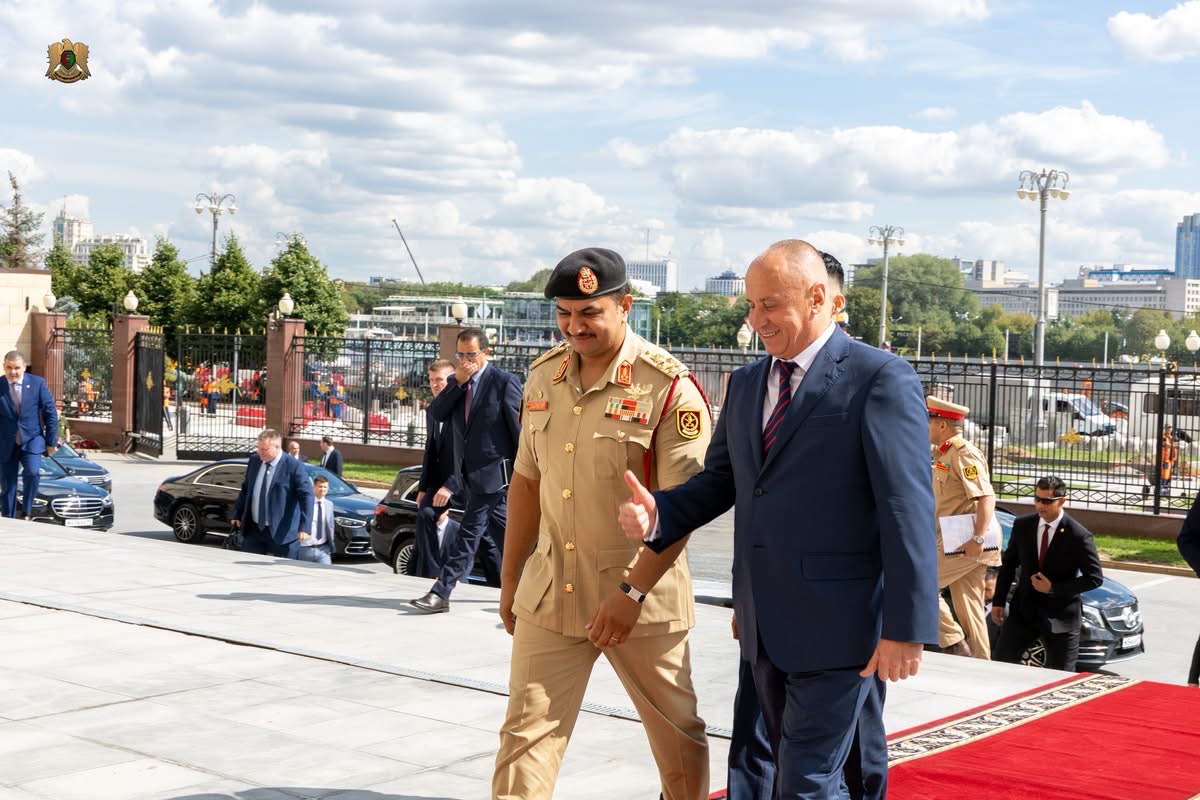 نائب القائد العام للقوات المسلحة الفريق أول ركن صدام حفتر يلتقي وزير الدفاع الروسي في موسكو لتعزيز التعاون العسكري