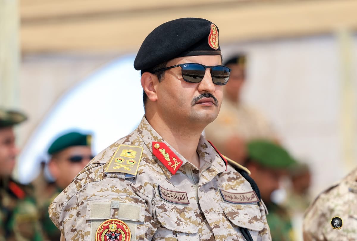 رئيس الأركان العامة للقوات المسلحة الفريق أول ركن خالد حفتر يشيد بكفاءة الوحدات المشاركة في مناورة "الترابط 2"
