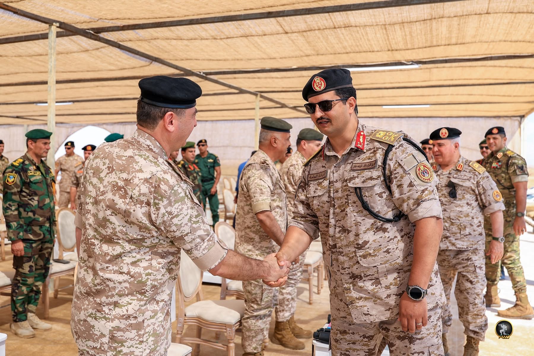 رئيس الأركان العامة للقوات المسلحة الفريق أول ركن خالد حفتر يشيد بكفاءة الوحدات المشاركة في مناورة "الترابط 2"