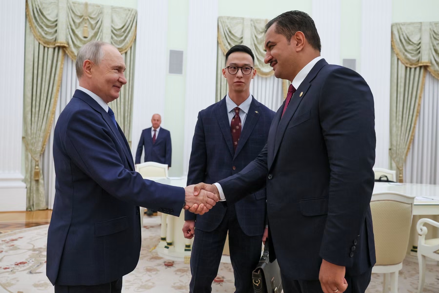نائب القائد العام للقوات المسلحة الفريق أول ركن صدام حفتر يلتقي الرئيس الروسي بوتين في الكرملين ويبحثان تعزيز التعاون بين البلدين 