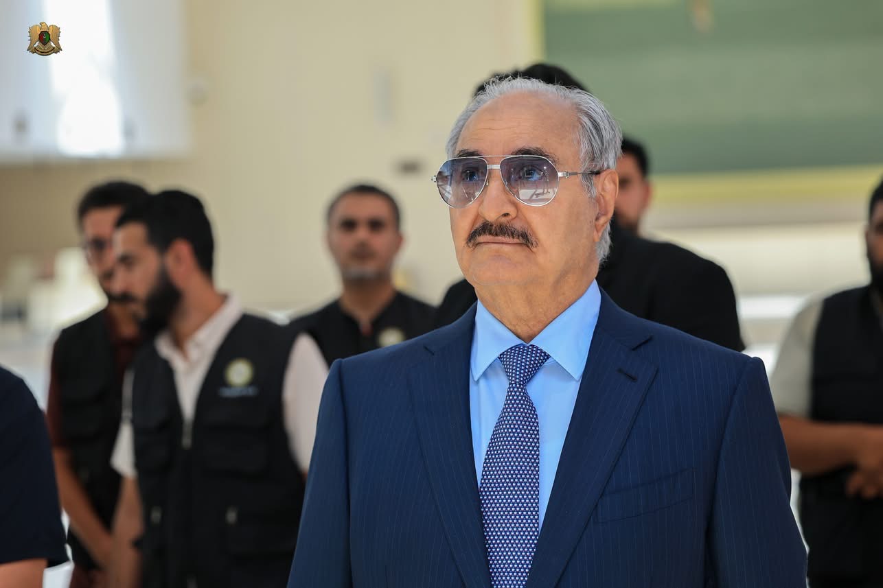 القائد العام للقوات المسلحة المشير اركان حرب خليفة حفتر يتفقد مشروع مطار بنينا الدولي الجديد ويُشيد بمستوى الإنجاز