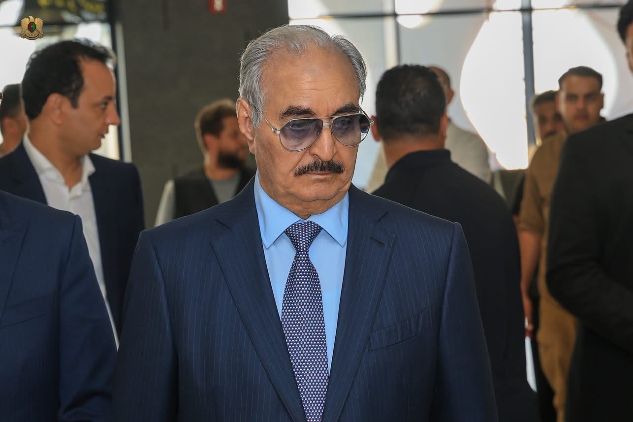 القائد العام للقوات المسلحة المشير اركان حرب خليفة حفتر يتفقد مشروع مطار بنينا الدولي الجديد ويُشيد بمستوى الإنجاز