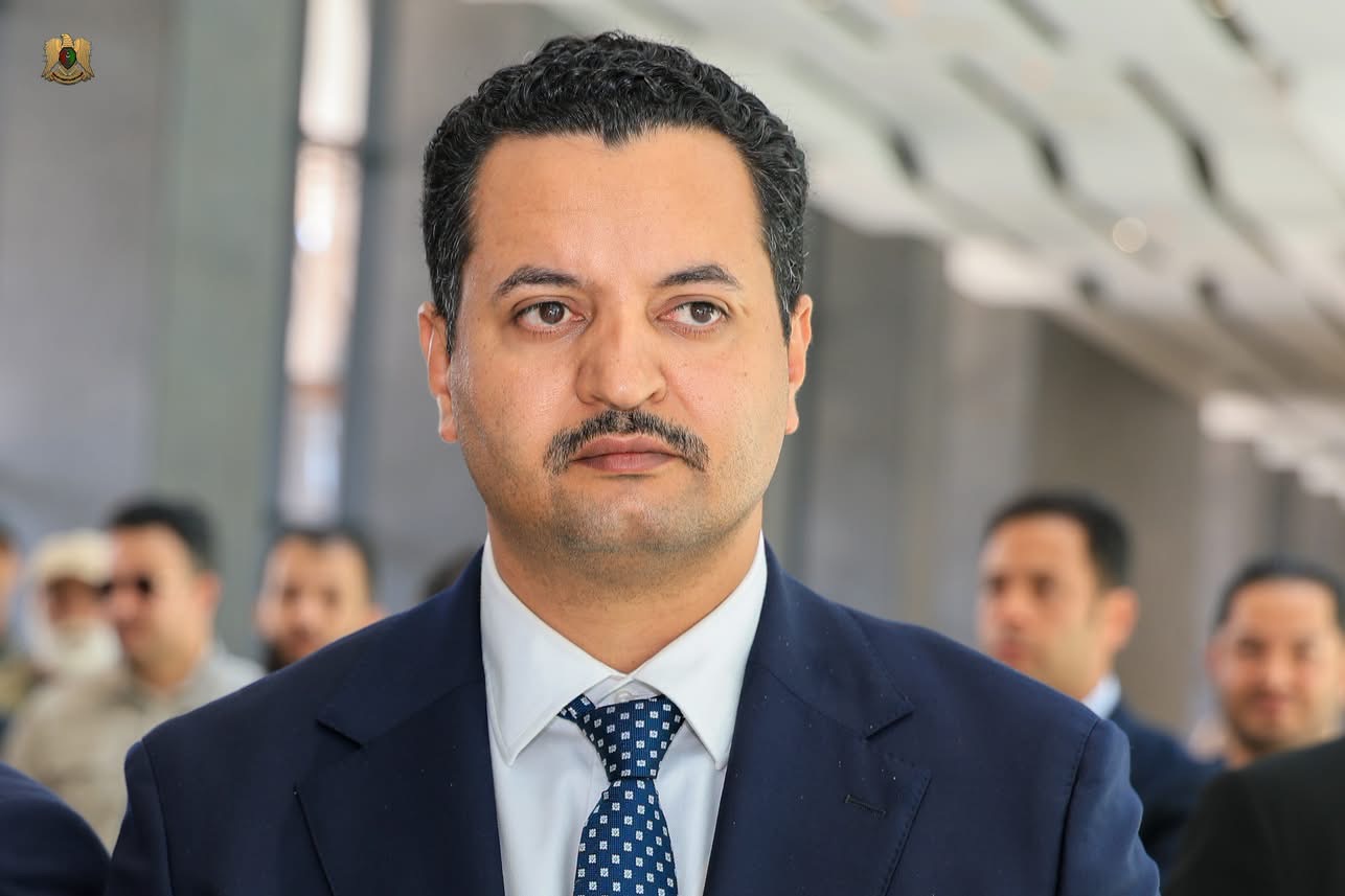 القائد العام للقوات المسلحة المشير اركان حرب خليفة حفتر يتفقد مشروع مطار بنينا الدولي الجديد ويُشيد بمستوى الإنجاز