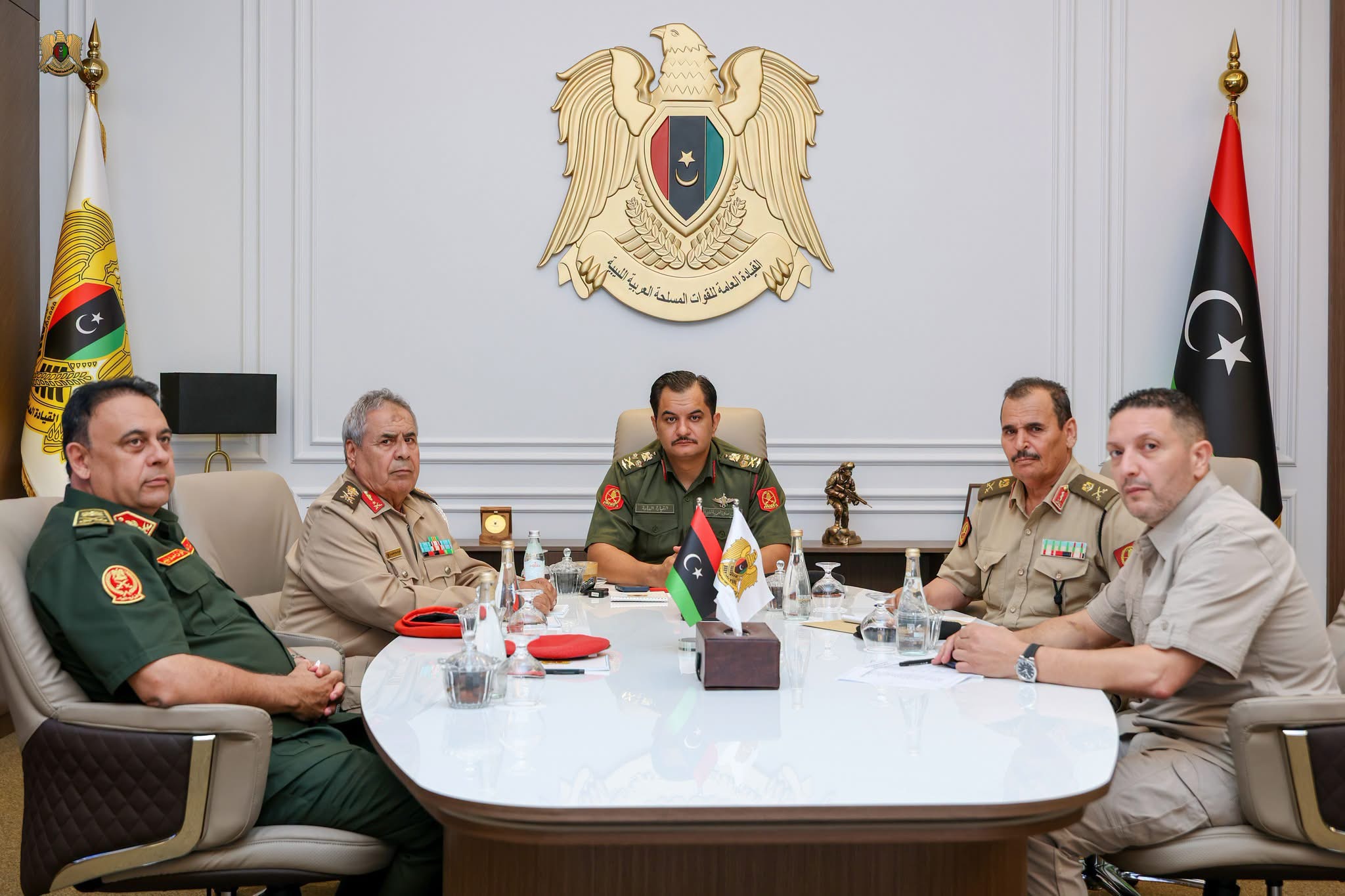القائد العام للقوات المسلحة المكلّف الفريق اول ركن صدام حفتر يبحث سير عمل القضاء العسكري وتنفيذ الأحكام النهائية