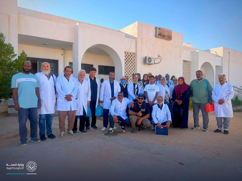 برنامج الزائر الصحي يصل إلى منازل المواطنين في القطرون لتقديم الرعاية الصحية الأولية