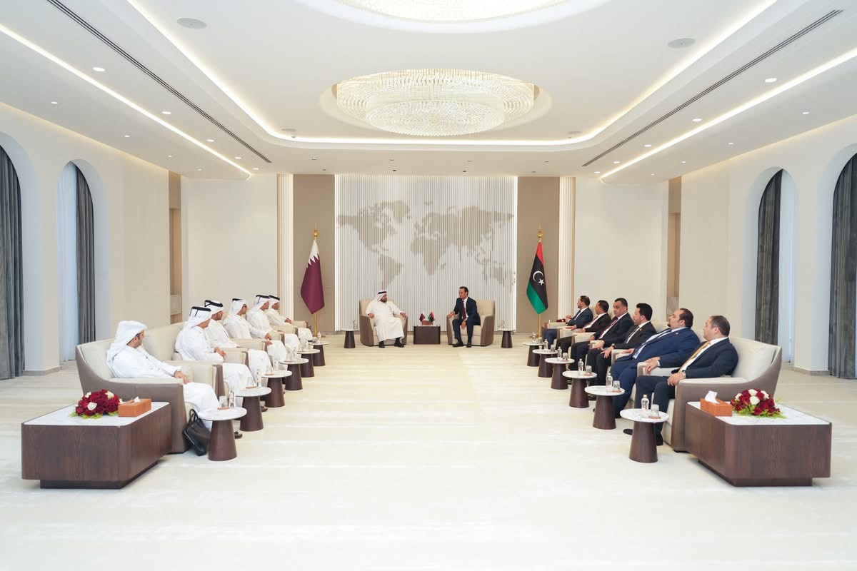 مدير عام صندوق التنمية وإعادة إعمار ليبيا بالقاسم حفتر يستقبل وزير الدولة للشؤون الخارجية القطري في بنغازي