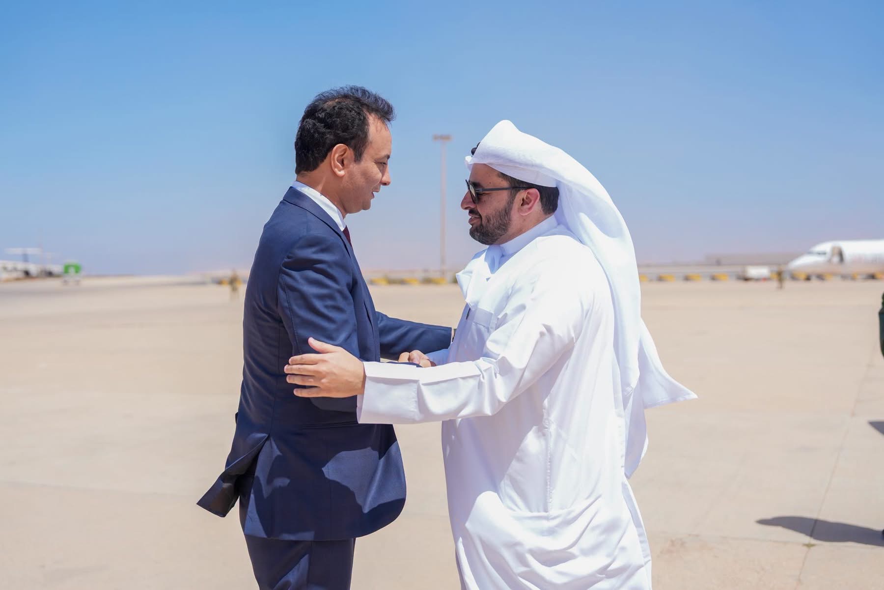 مدير عام صندوق التنمية وإعادة إعمار ليبيا بالقاسم حفتر يستقبل وزير الدولة للشؤون الخارجية القطري في بنغازي