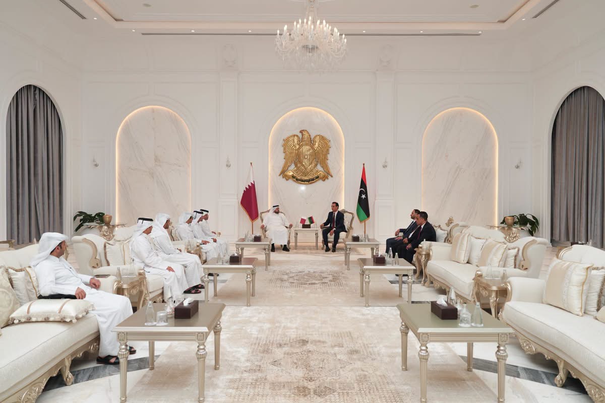 مدير عام صندوق التنمية وإعادة إعمار ليبيا بالقاسم حفتر يستقبل وزير الدولة للشؤون الخارجية القطري في بنغازي