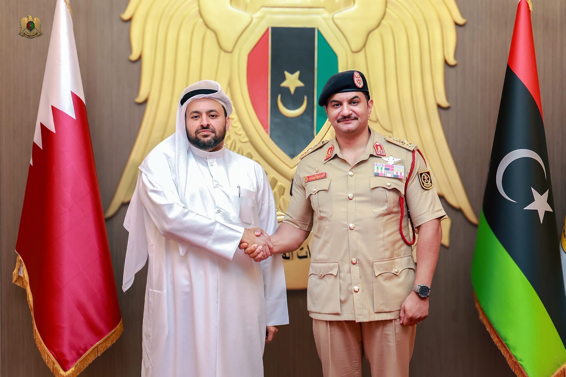 القائد العام للقوات المسلحة المكلّف الفريق أول ركن صدام حفتر  يستقبل وزير الدولة القطري ويبحثان تعزيز التعاون بين البلدين