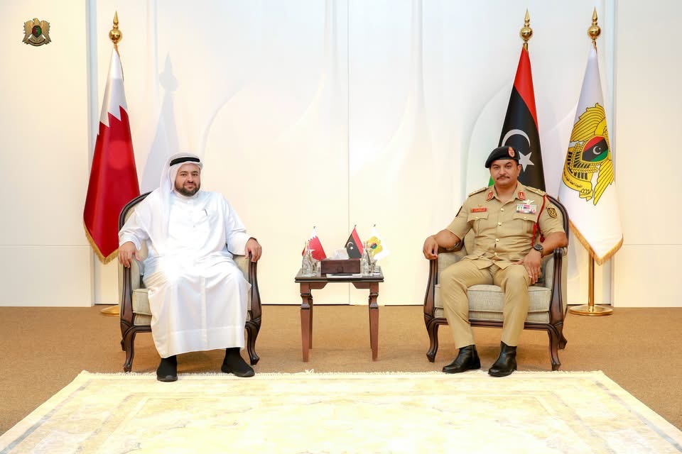 القائد العام للقوات المسلحة المكلّف الفريق أول ركن صدام حفتر  يستقبل وزير الدولة القطري ويبحثان تعزيز التعاون بين البلدين