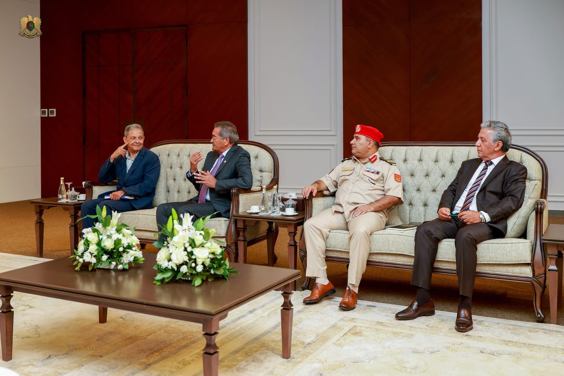 القائد العام للقوات المسلحة المكلّف الفريق أول ركن صدام حفتر  يستقبل وزير الدولة القطري ويبحثان تعزيز التعاون بين البلدين