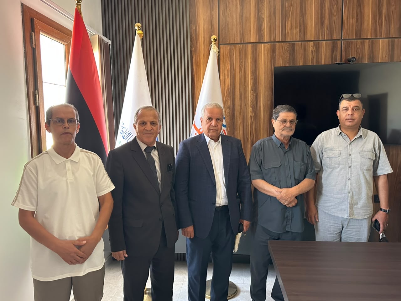 النائب  مفتاح الشاعري يزور مقر المنطقة الحرة طبرق ويلتقي رئيس مجلس إدارتها