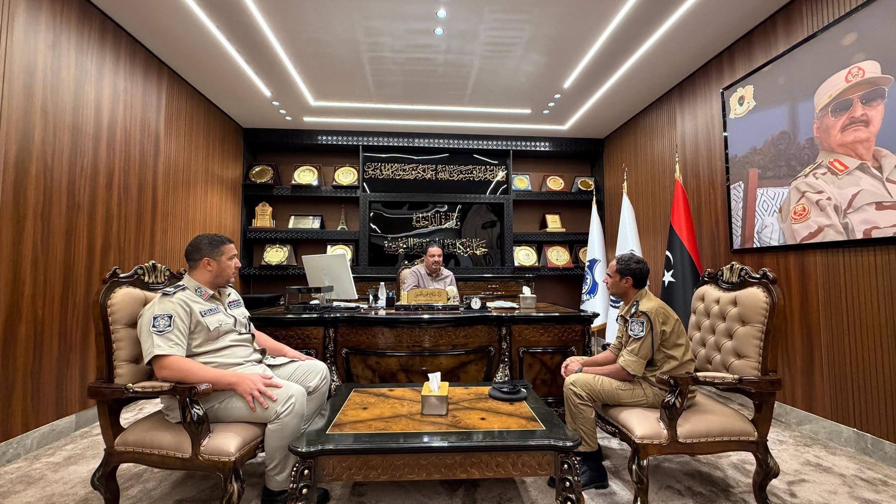 رئيس جهاز مكافحة الهجرة غير الشرعية يتابع ميدانيًا إجراءات الإيواء والترحيل ببنغازي