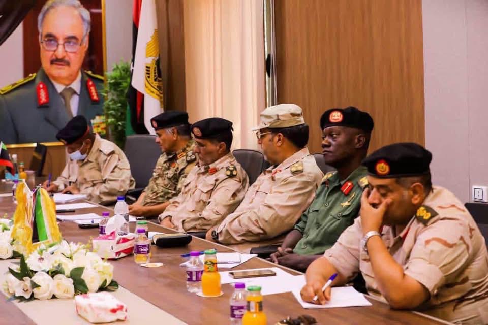 آمر المنطقة العسكرية الوسطى يبحث جاهزية الوحدات والإعداد للمشروع التعبوي