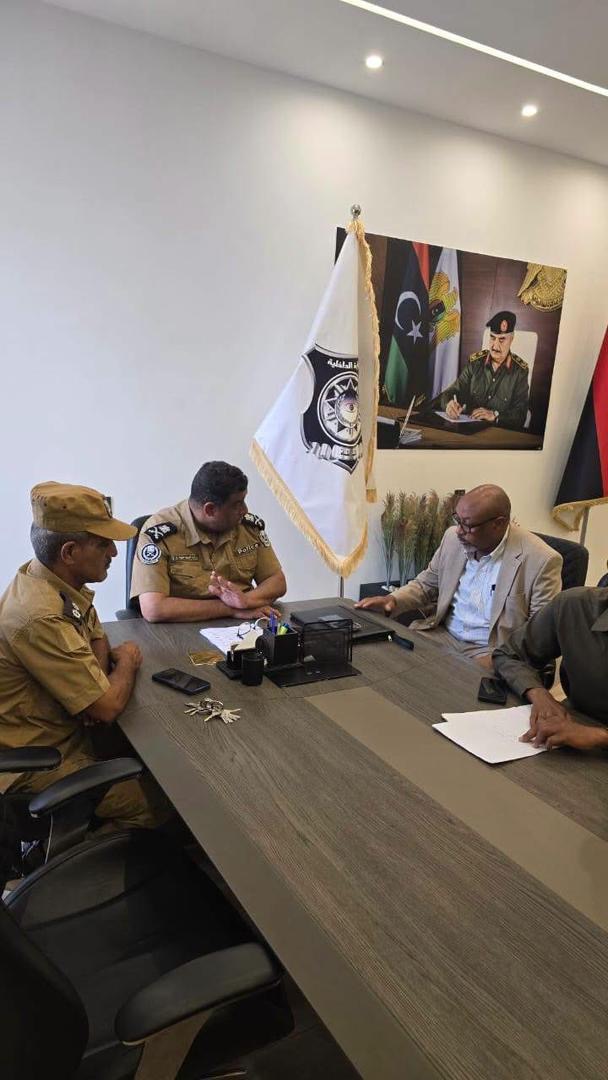 مكافحة الهجرة غير الشرعية ترحّل 50 مهاجرًا سودانيًا مصابين بأمراض معدية إلى الكفرة تمهيدًا لإبعادهم