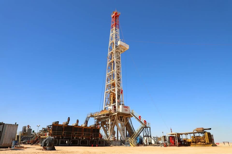 مسعود سليمان يهنئ «الهروج» بنجاح تشغيل البئر (B79A) بحقل آمال