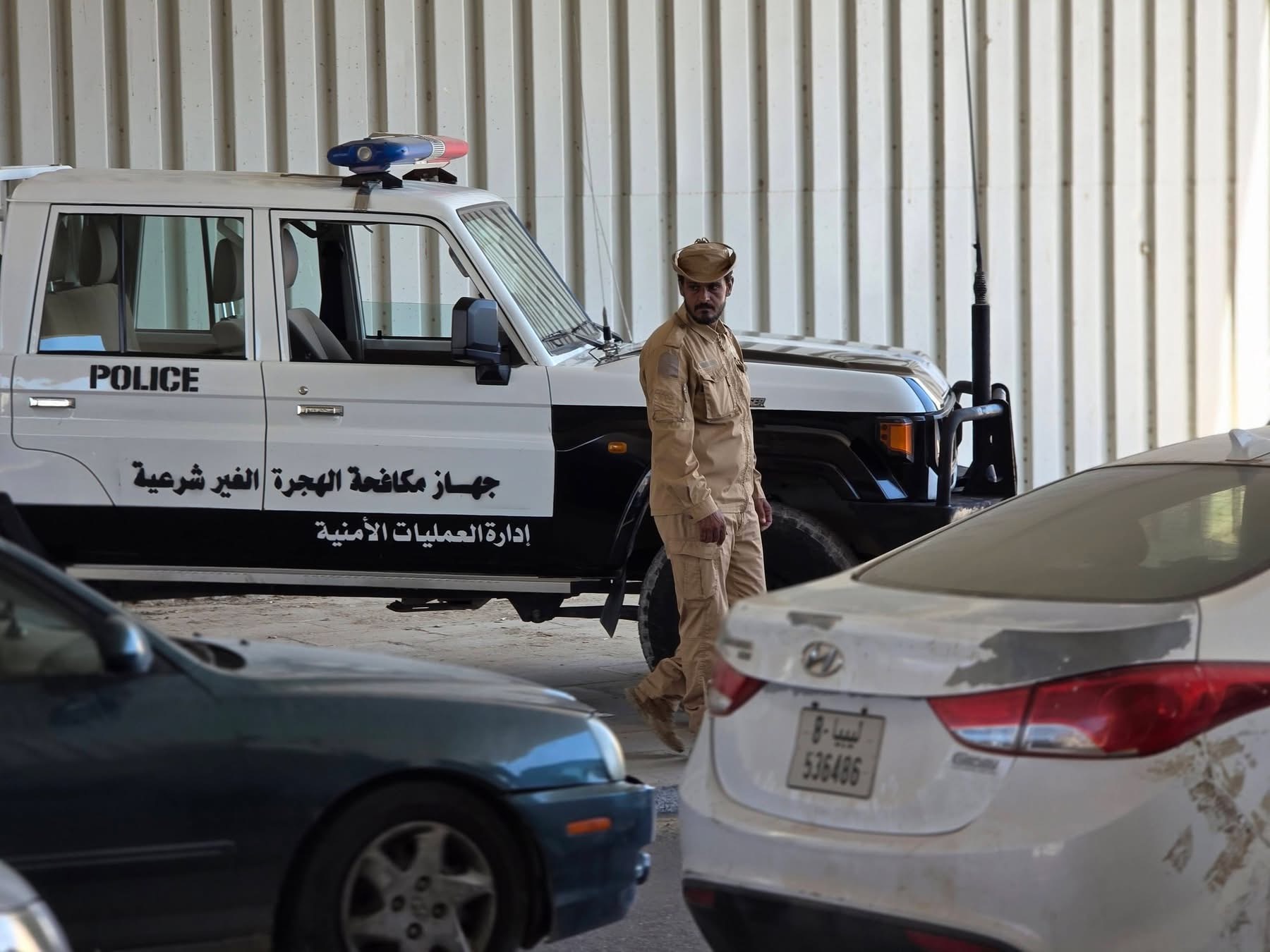 حملة أمنية موسعة في بنغازي تسفر عن ضبط 236 مهاجرًا غير شرعي