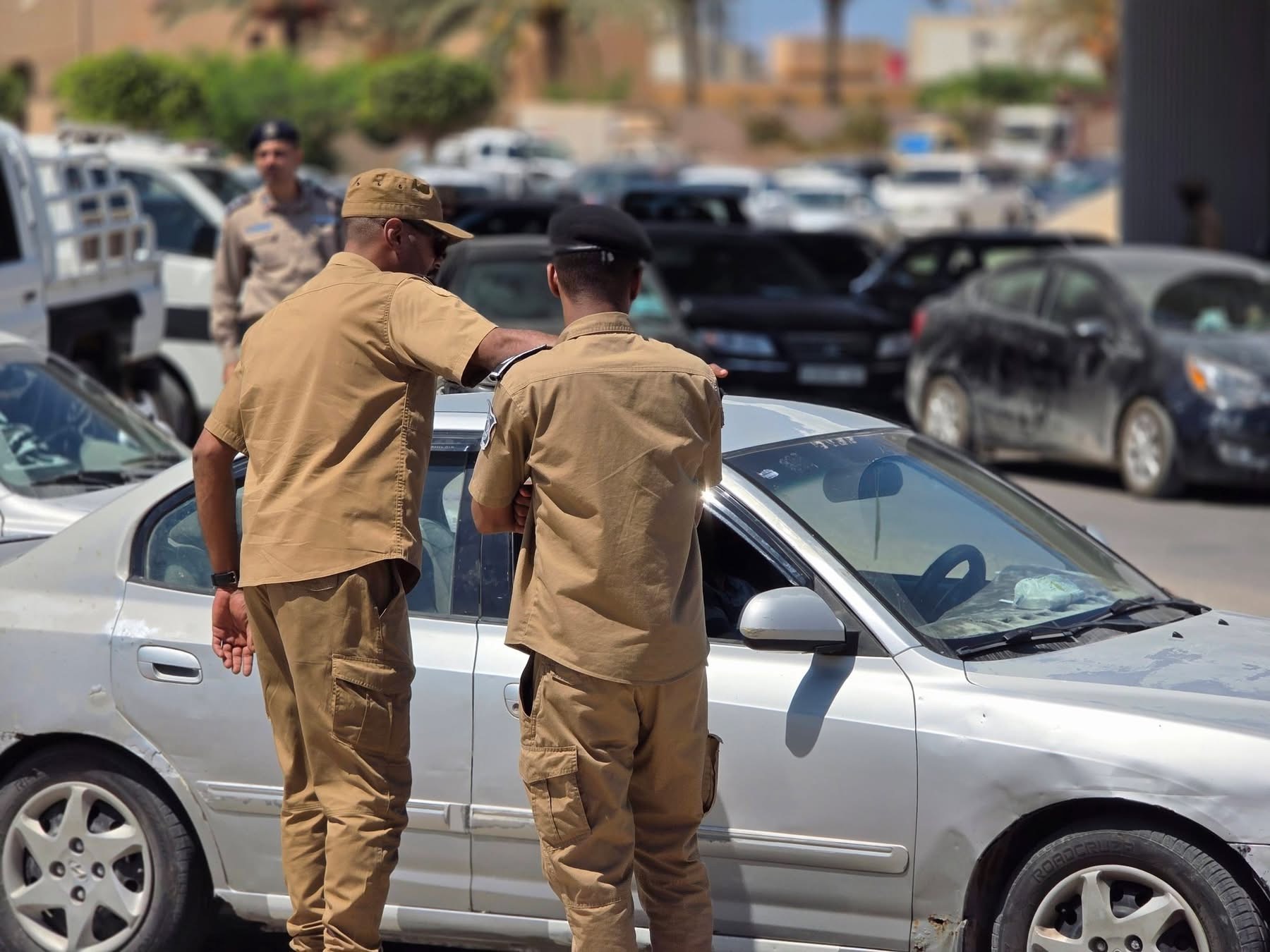 حملة أمنية موسعة في بنغازي تسفر عن ضبط 236 مهاجرًا غير شرعي