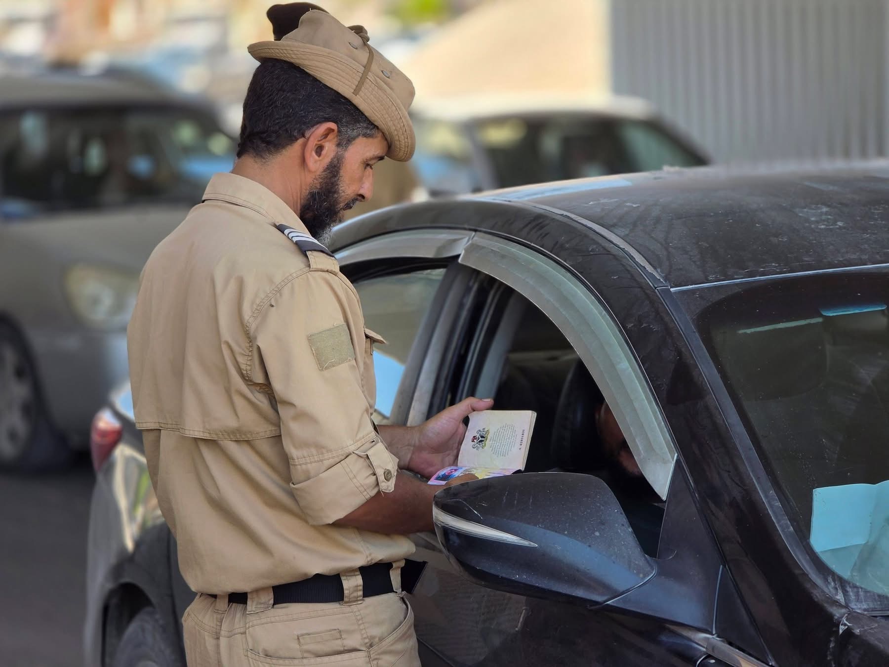 حملة أمنية موسعة في بنغازي تسفر عن ضبط 236 مهاجرًا غير شرعي