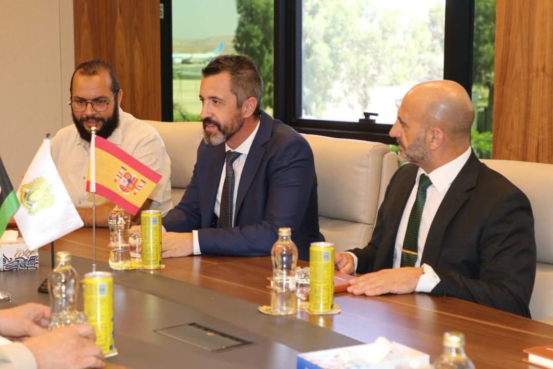 الأمين العام للقيادة العامة يستقبل الملحق العسكري الإسباني لدى ليبيا