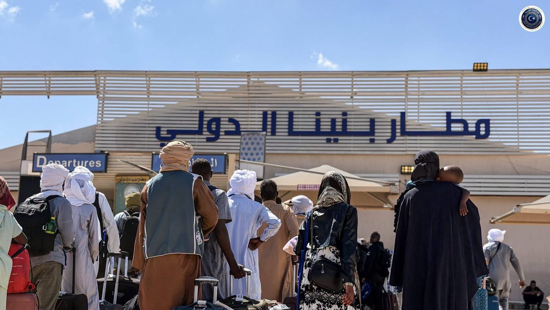 وزارة الخارجية بالحكومة الليبيه تشرف على عودة 324 مهاجرًا من تشاد ونيجيريا إلى بلديهما طوعًا