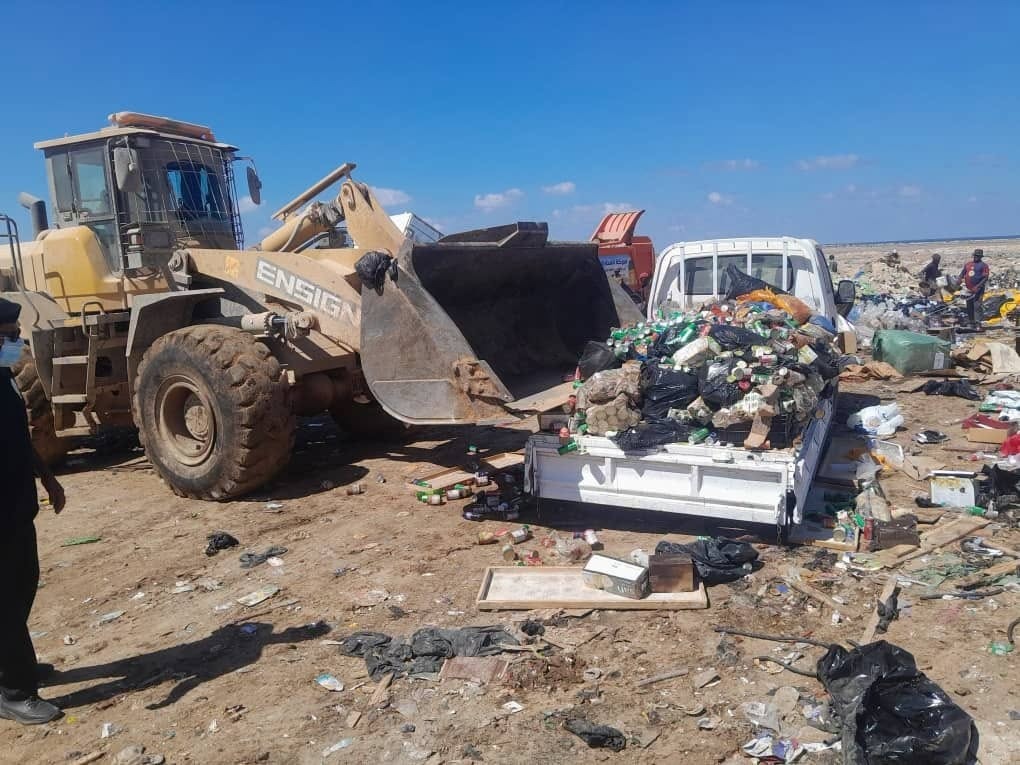 الحرس البلدي البركة يتلف كمية من المواد الغذائية الفاسدة ببنغازي