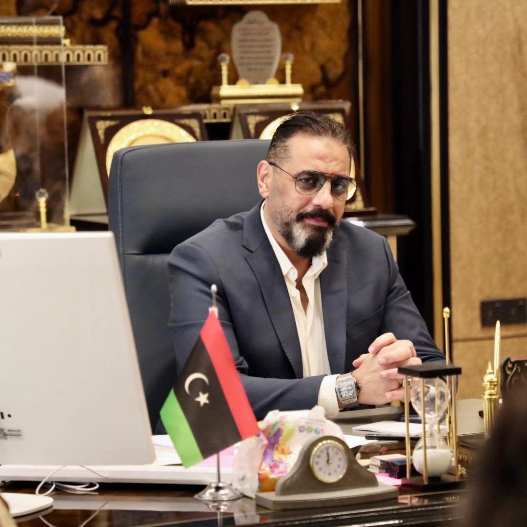 مدير أمن بنغازي يبحث الترتيبات الأمنية للملاعب والمنشآت الرياضية