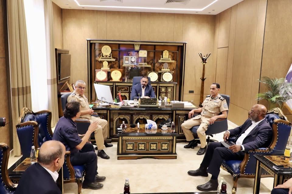 مدير أمن بنغازي يبحث الترتيبات الأمنية للملاعب والمنشآت الرياضية