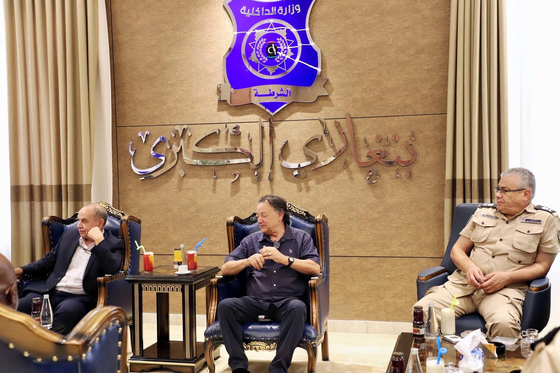 مدير أمن بنغازي يبحث الترتيبات الأمنية للملاعب والمنشآت الرياضية