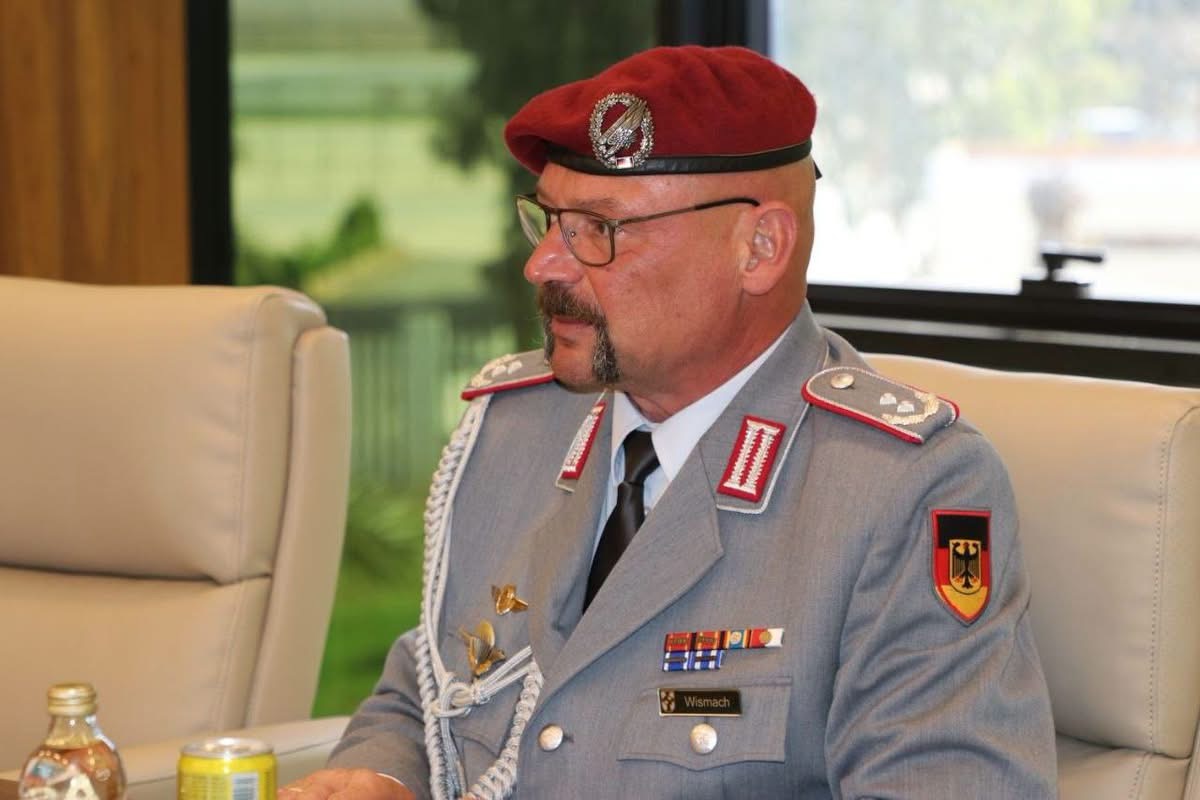 الأمين العام للقيادة العامة يستقبل الملحق العسكري الألماني لدى ليبيا في بنغازي