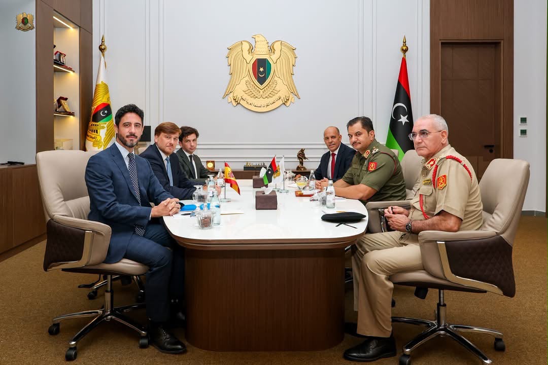 نائب القائد العام للقوات المسلحة الفريق أول ركن صدام حفتر يبحث مع السفير الإسباني تعزيز التعاون بين ليبيا وإسبانيا