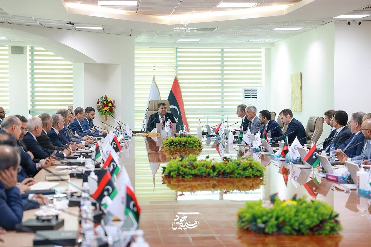 رئيس المؤسسة النفطية يبحث مع شركات بريطانية تعزيز التعاون وزيادة الإنتاج