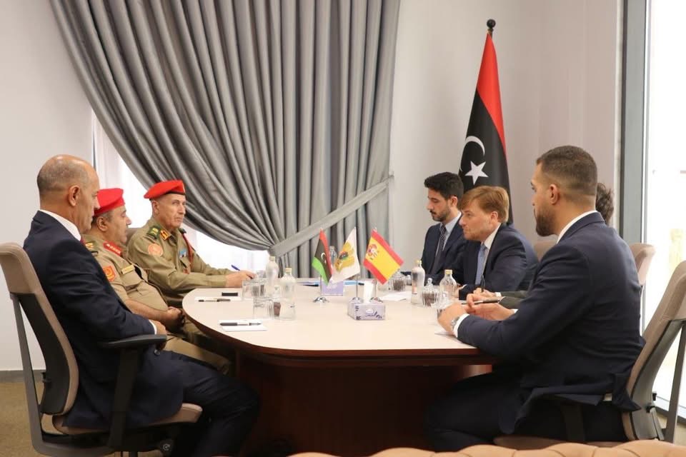 الأمين العام للقيادة العامة يلتقي سفير إسبانيا لدى ليبيا في بنغازي