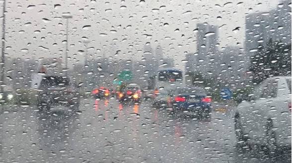 أمطار متفرقة ورعدية على مناطق الشمال وتحذيرات من السيول