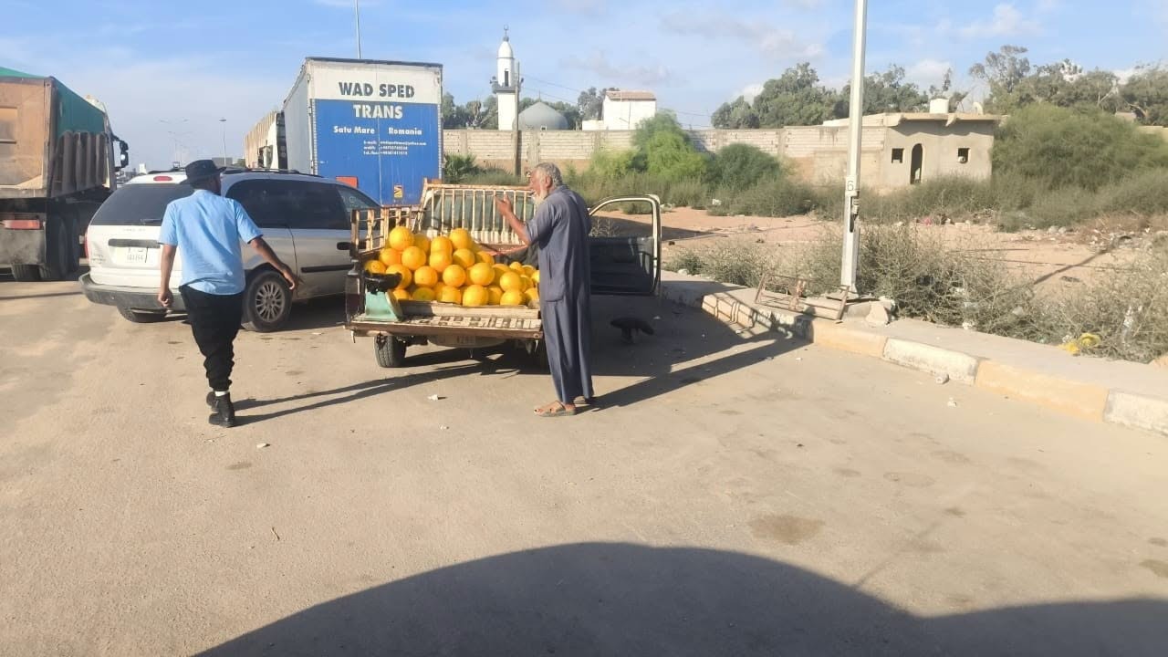 الحرس البلدي بنغازي يطلق حملة لإزالة التعديات على الأرصفة 