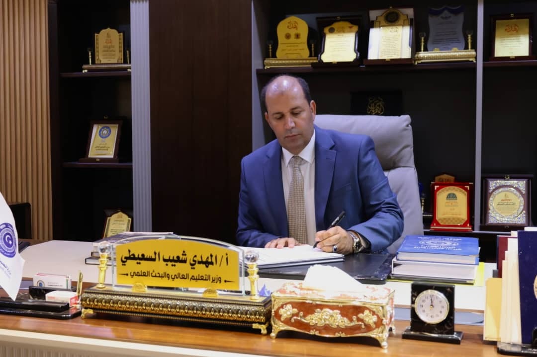 السعيطي يوفد 96 طالباً للدراسات العليا بالداخل
