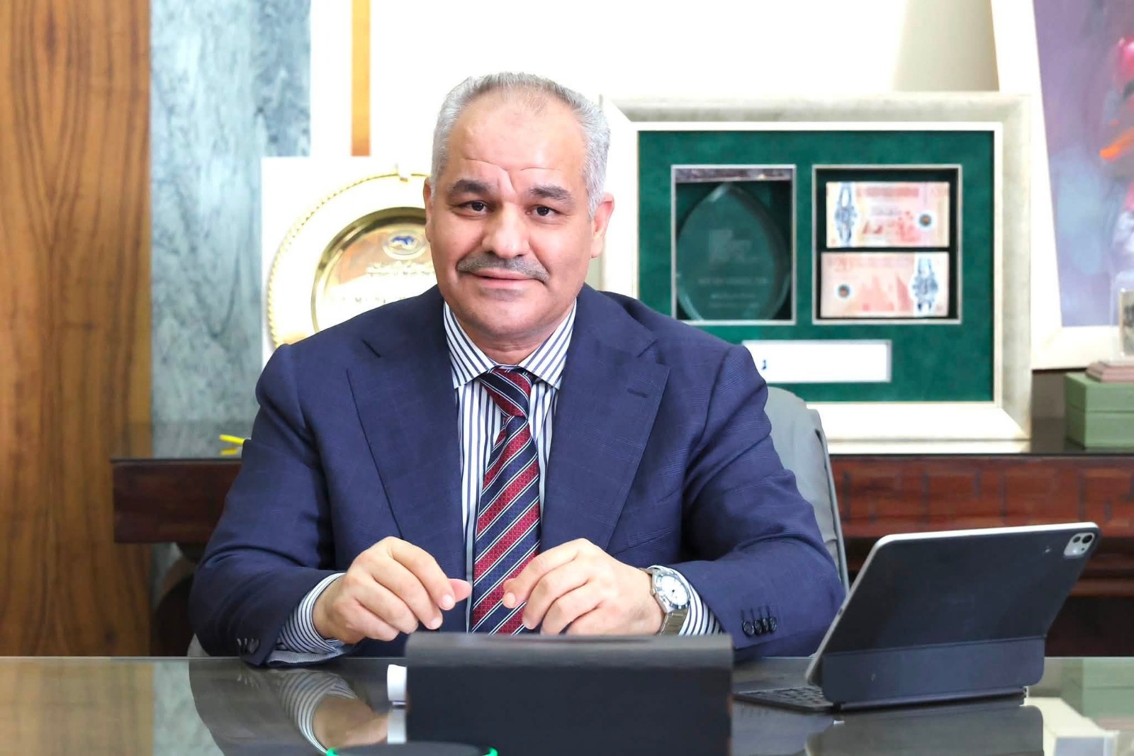 عيسى: نعمل على ضبط الإنفاق واحتواء سعر الصرف ورفع قيمة الدينار