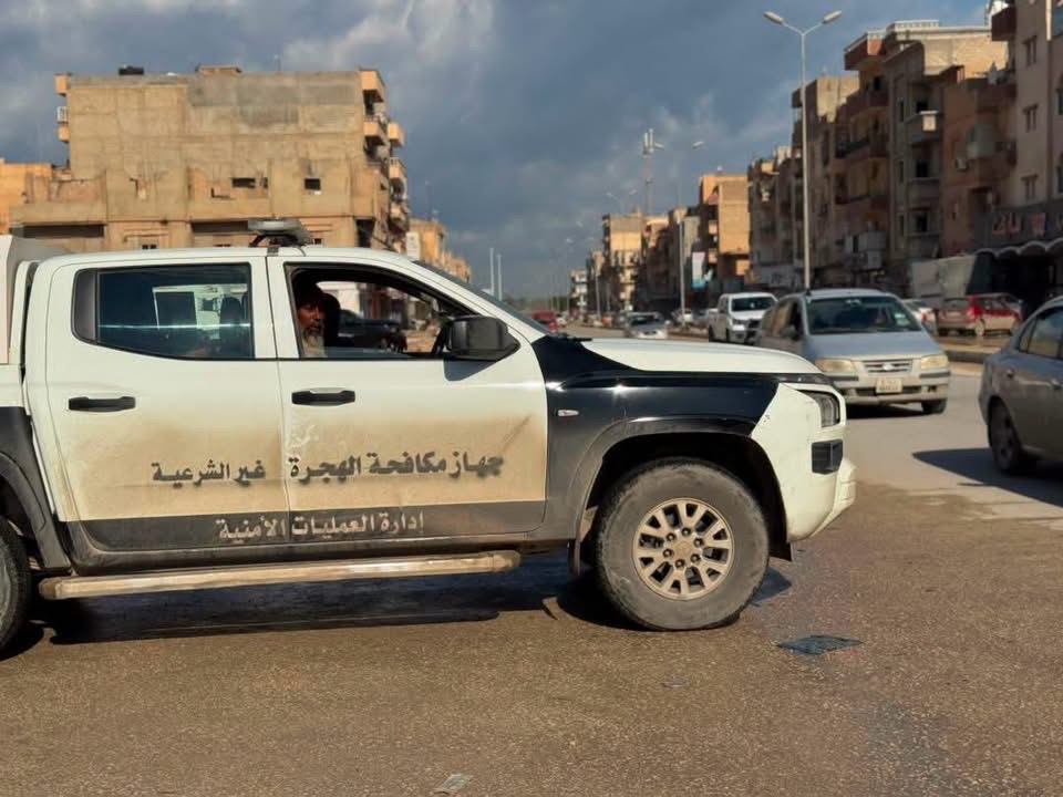 جهاز مكافحة الهجرة غير الشرعية يضبط 258 مهاجرا مخالفا خلال حملات أمنية في بنغازي
