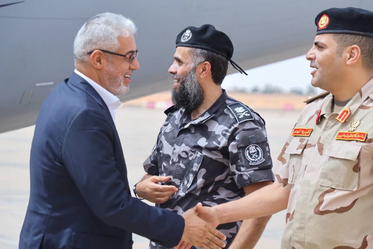 وزير الحكم المحلي يعقد اجتماعًا موسعًا بسبها لبحث الملفات الخدمية ببلديات الجنوب
