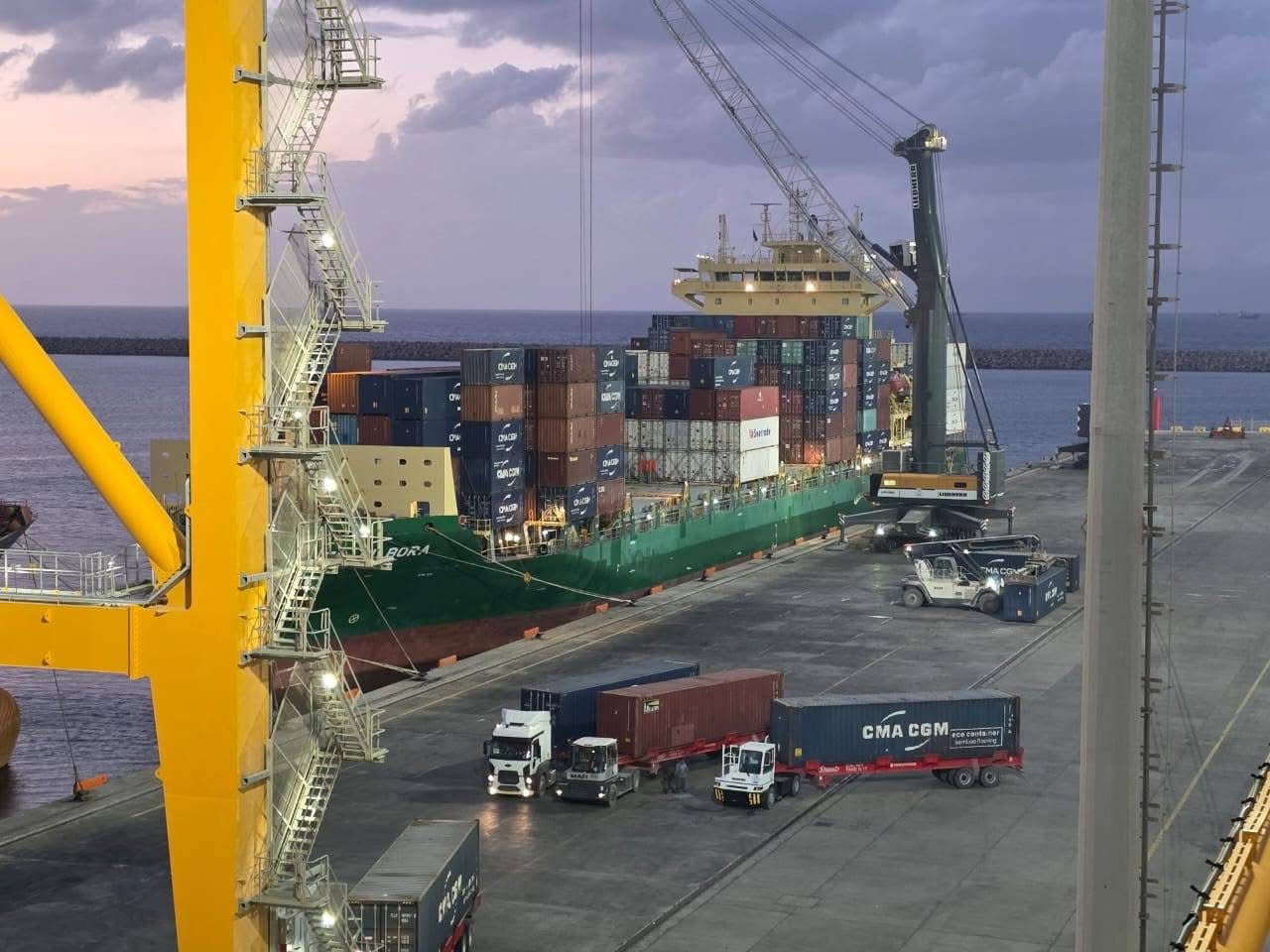 شحن 3 سفن تجارية لصالح «CMA CGM» من المنطقة الحرة بجليانة