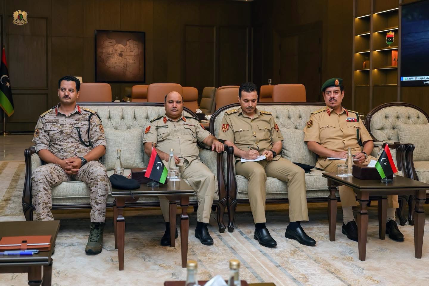 القائد العام للقوات المسلحة المشير أركان حرب خليفة أبوالقاسم حفتر يبحث مع السفير اليوناني تعزيز العلاقات والتعاون المشترك